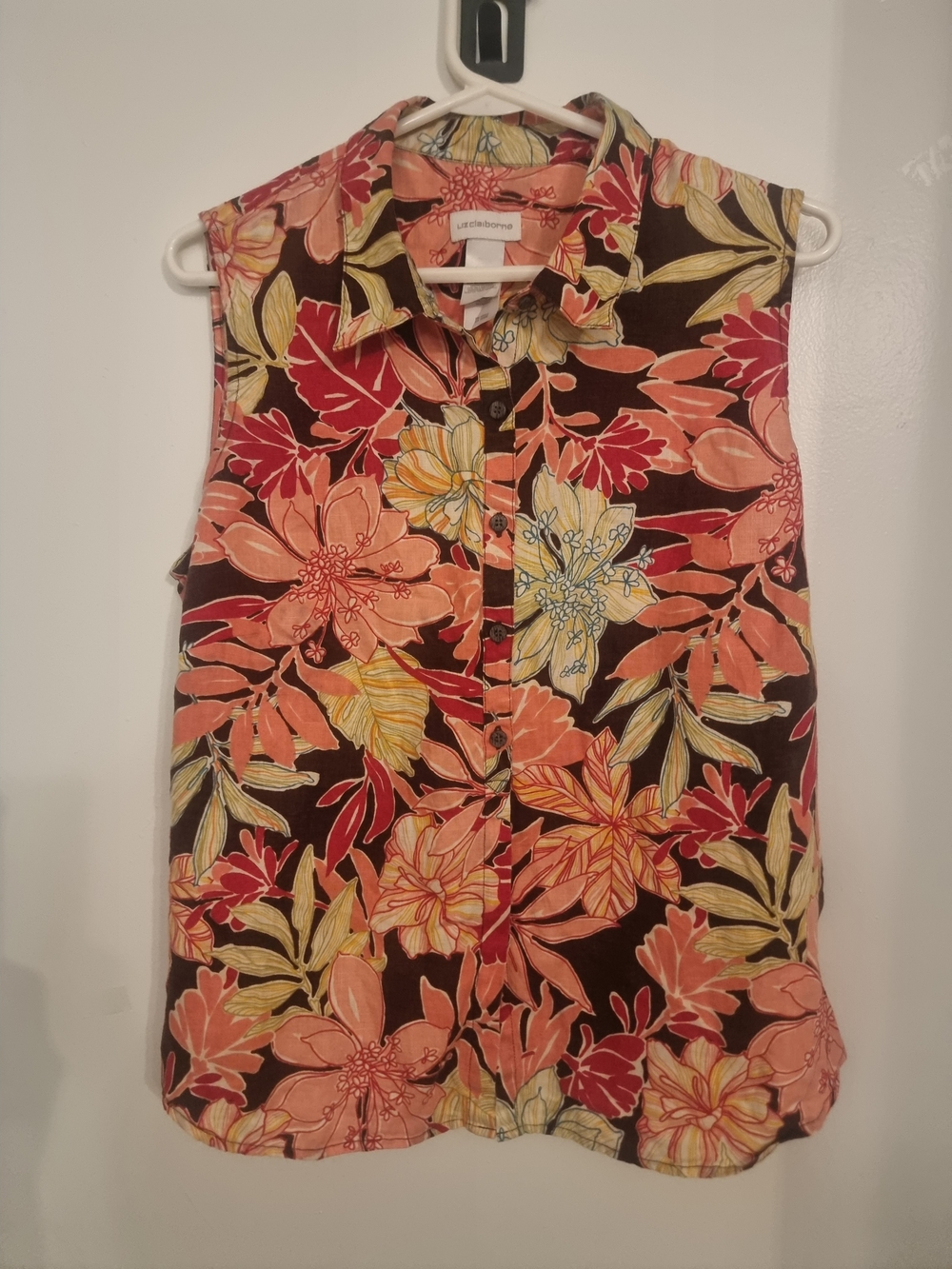 Liz Claiborne Black Sleeveless Floral Button-Down Top with Red and Orange Blooms - Picture 3 of 11